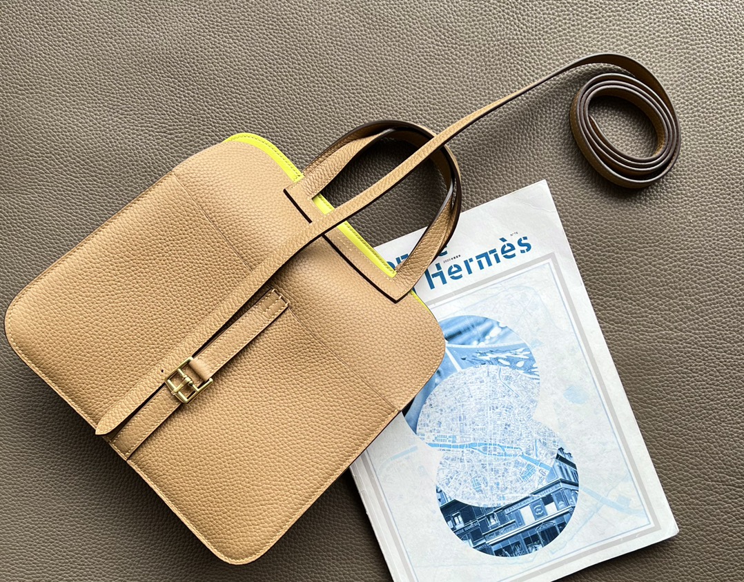 Hermes Halzan 25 Handbag Shoulder Bag In Sesame Clemence Leather